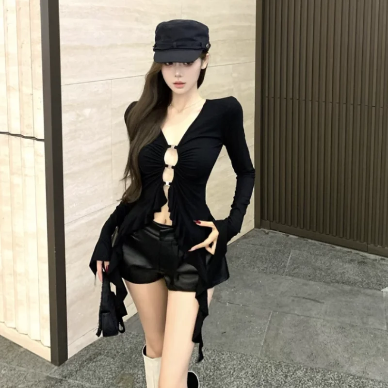 

Новинка 2025, осенний тонкий короткий топ с v-образным вырезом, милая и крутая футболка с длинными рукавами и нерегулярными рюшами