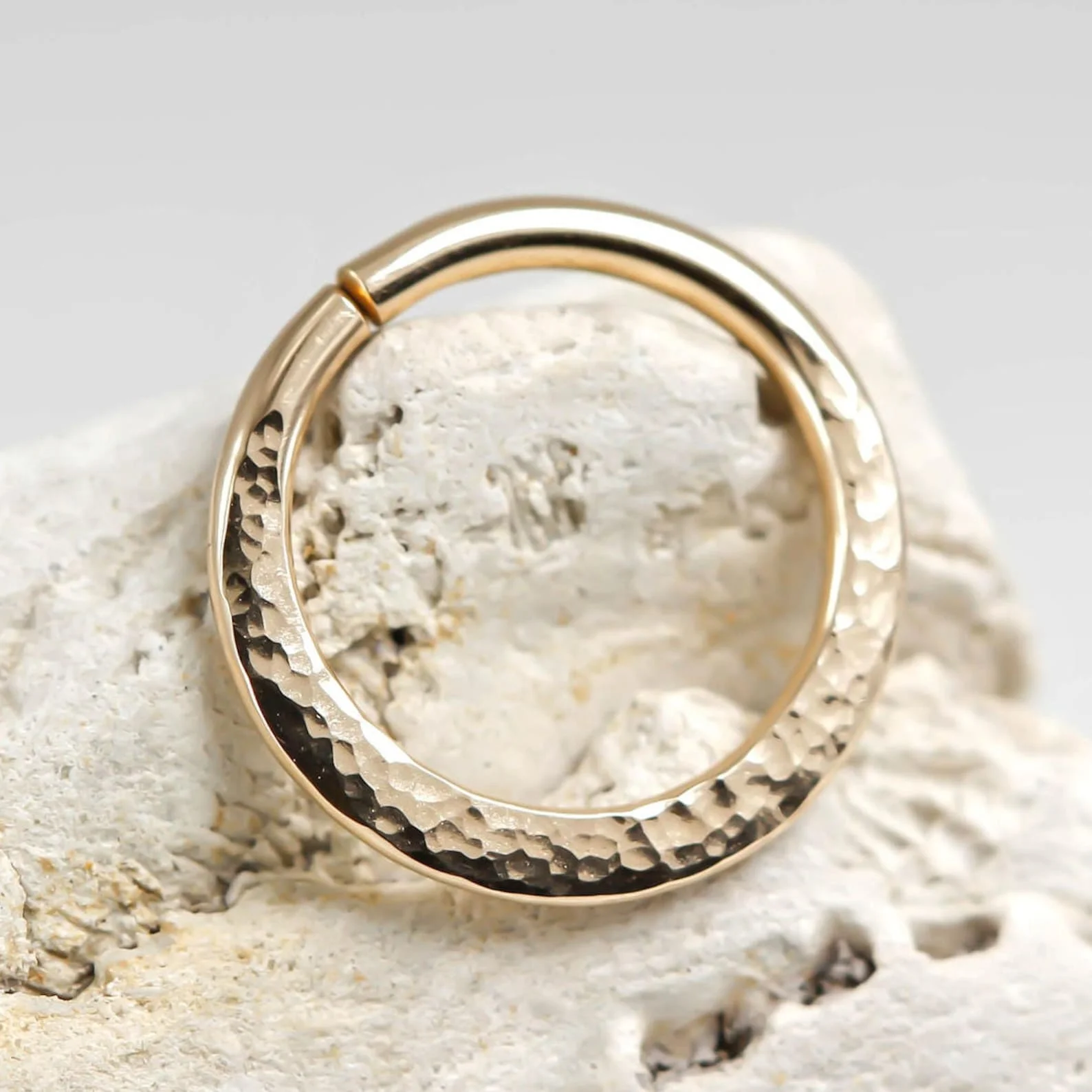 Anillo de Nariz de Plata 925/Chapado en Oro 20Ga, Aro Martillado, Joyería para la Nariz Hecha a Mano, Exquisito Colgante para la Nariz, Grillz, Joyería para Mujer