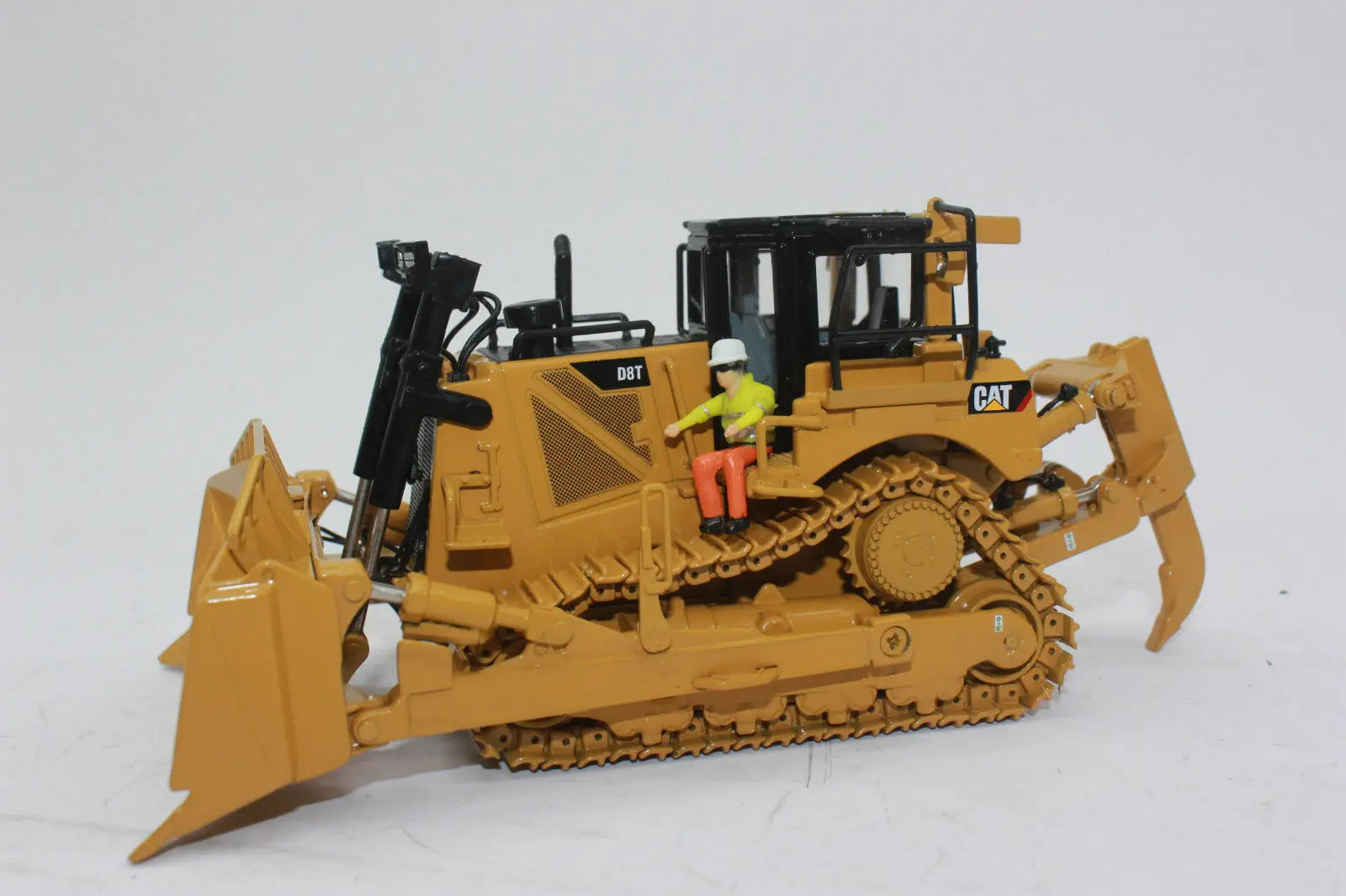 D8T TRACTOR DOZER, TYPE TRACK, ÉCHELLE 1/50 PAR DIECAST Biens TERS DM85566