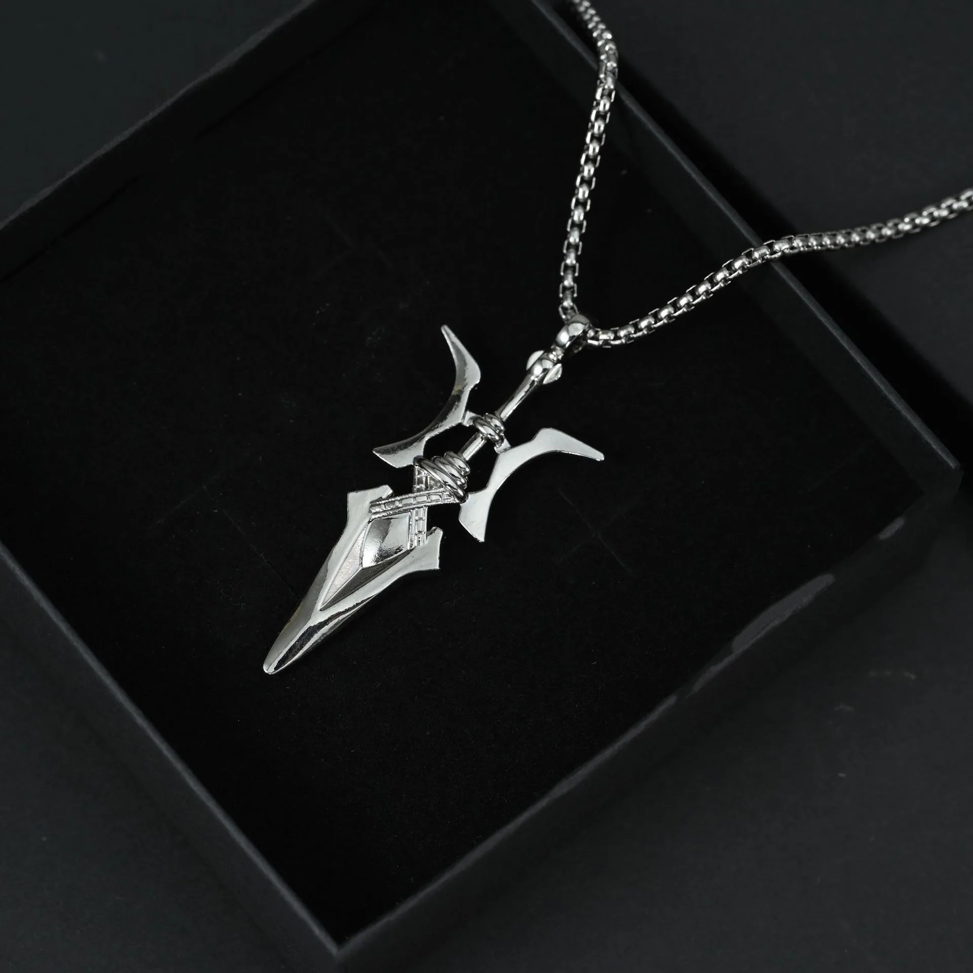 アニメデスノートコスプレネックレスミサ天音ハルバードペンダントネックレス女性のためのチョーカー鎖骨チェーンハロウィンジュエリーギフト