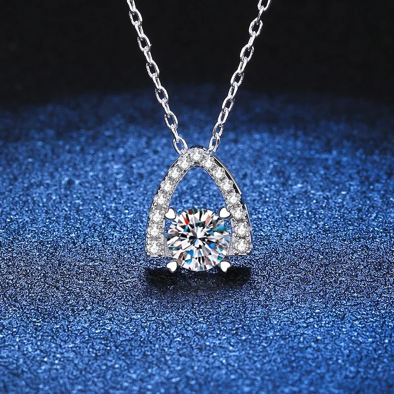 18K platinum diamond necklace fully set with love tower moissanite, fashionable and simple, plated PT950 platinum pendant gift