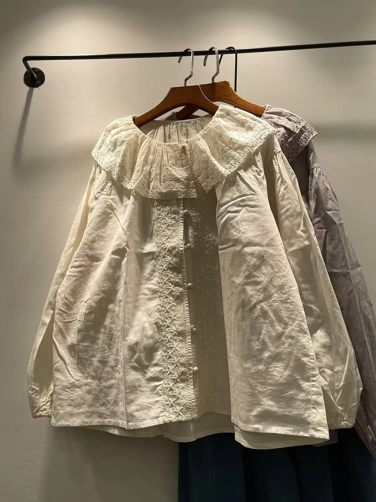 

Осень 2021, свободная длинная све, вышитая кружевная отделка, хлопково-льняная женская повседневная удобная блузка irt Girl Sle Faion