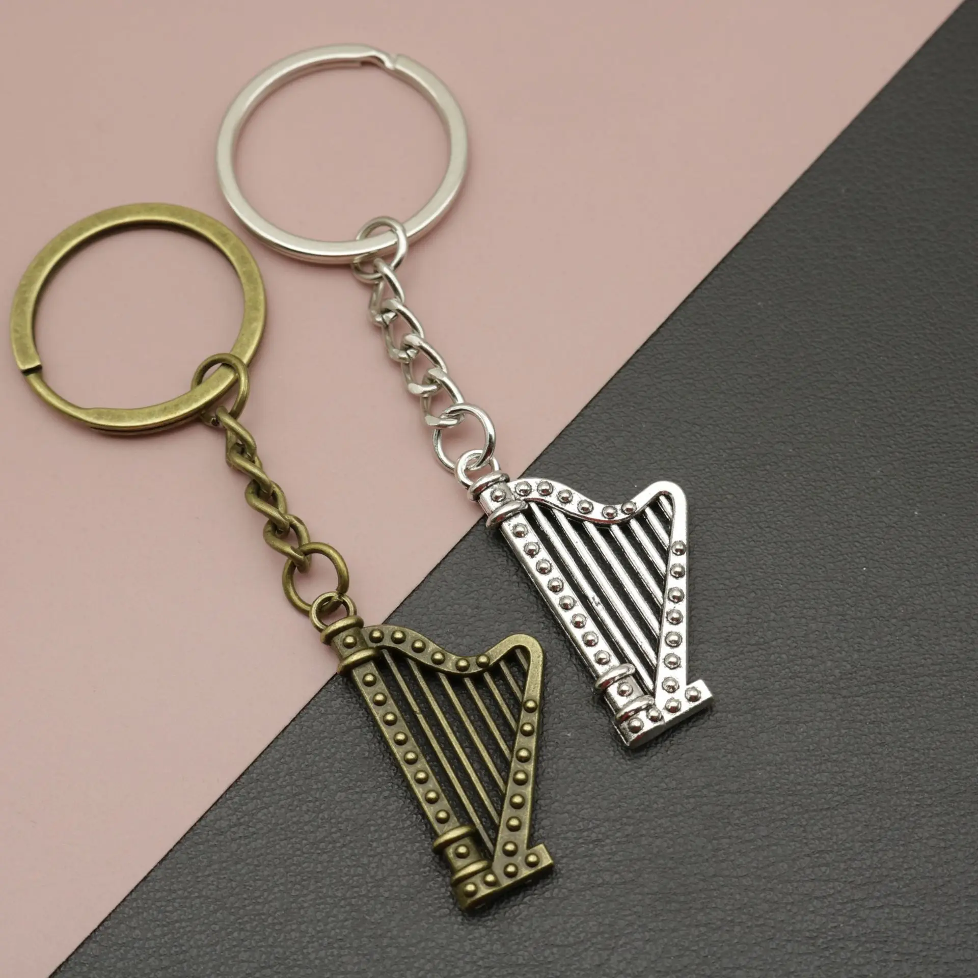 New trendy alloy creative harp keychain pendant - simple and versatile, suitable for bags, car keychains, and other accessories.
