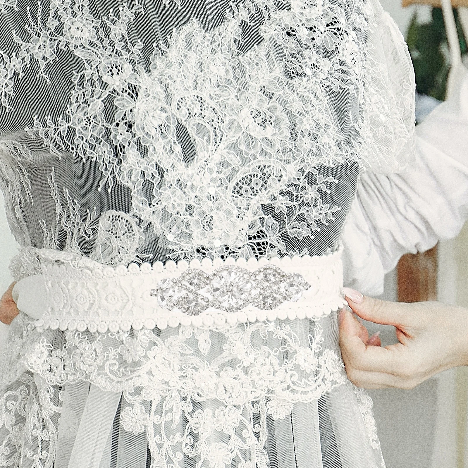 

4Pcs Rhinestone Applique Water Drill Sash Patch DIY Dress Belt Bridal Sewing Iron on Applique Decorative Sparkling Rhinestone