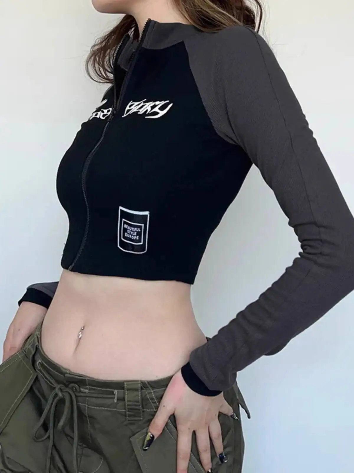 Felpa corta da donna 2025 Autunno Inverno Top da ballo nero Street Vibe Jazz Kpop Giacca Slim Fit Camicia corta a strati di nicchia