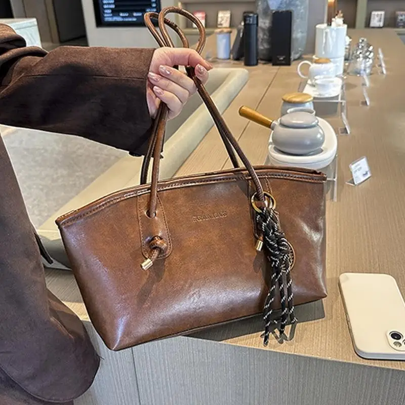 

X5XA Retro PU Handbag with Pendant Multipurpose Evening Purse Spacious Compartment Modern Shoulder Bag For Women