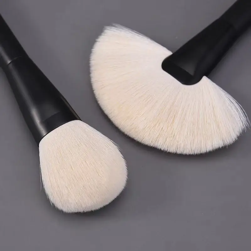 18PCS Natural Animal Hair Makeup Brushes Set Crafted Foundation Concealer Eye Shadow Blush Kit