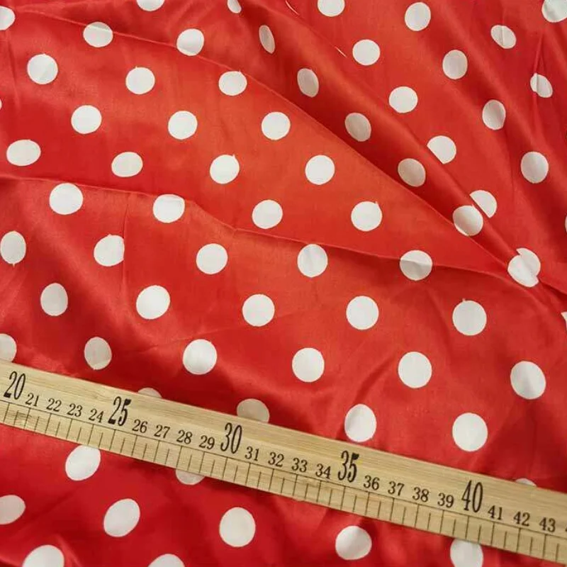 

Шелковая ткань Charmeuse 16 момме, 95% тутовый шелк, 5% спандекс, с принтом в оранжевые горошки, ширина 136 см (53 дюйма), 1 метр, CY103