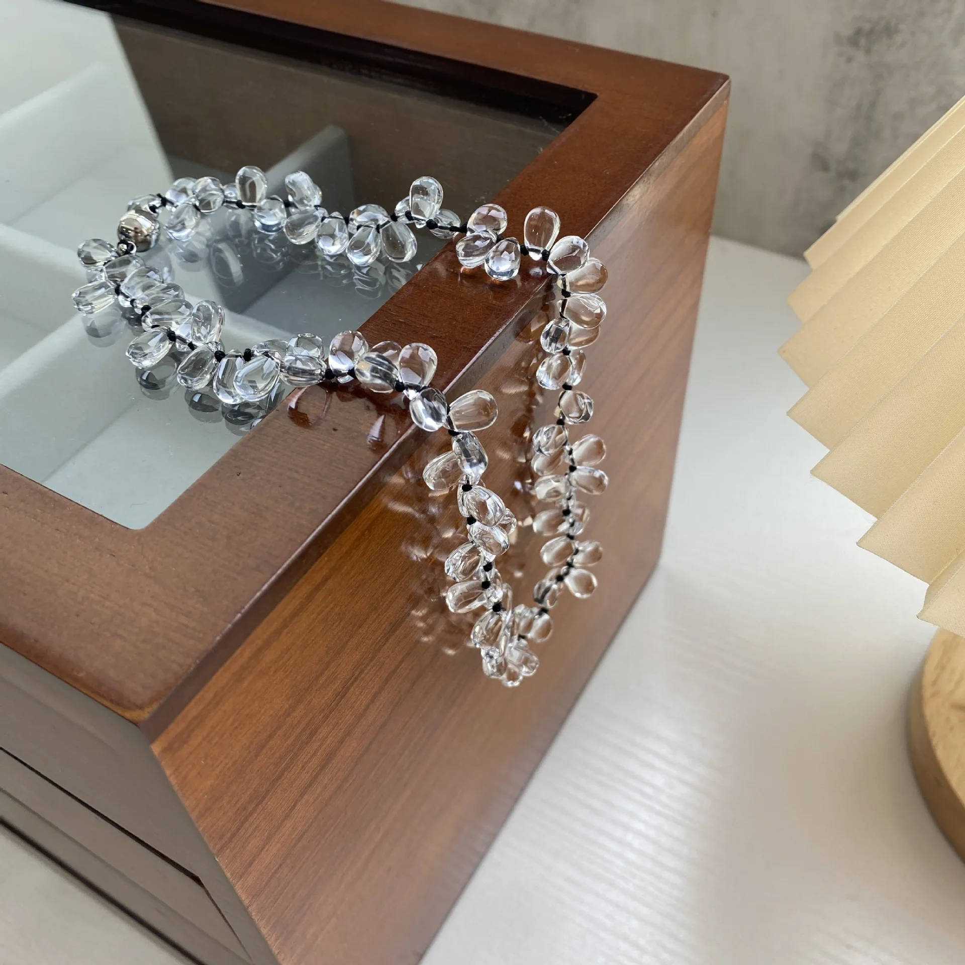 Handmade Crystal Glass Tear Drop Irregular Beads Necklace Magnetic Clasp Forest System Choker Women's Fashion Casual Geometry