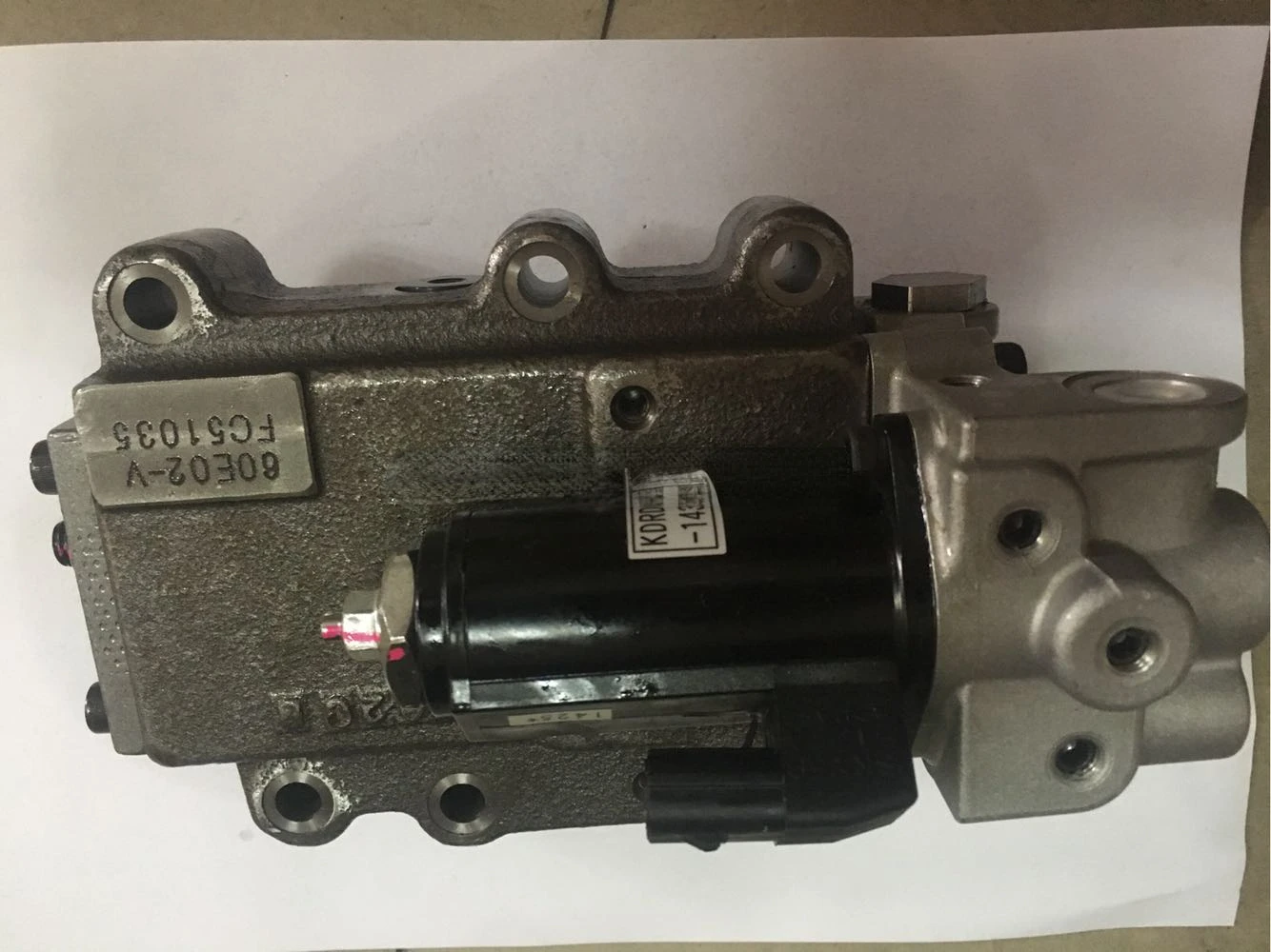 Imported SK120-6 Lifter K3v63 Hydraulic Pump Lifter Regulator