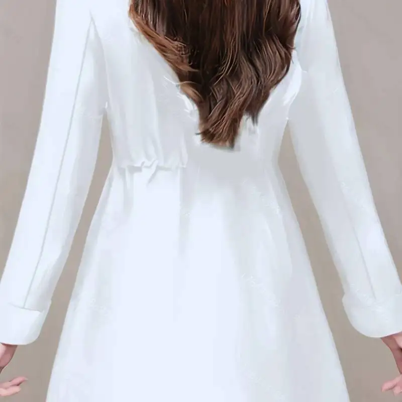 Camisa feminina elegante de manga comprida de cor sólida com cordão na cintura e detalhes de bolso duplo para viagens no escritório