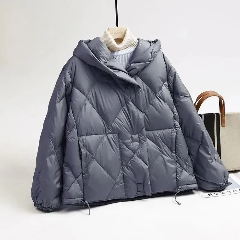 2024 Winter New Fashion 90% White Duck Down Short Jacket Women Thick Warm Loose Cocoon Type Hooded Diamond Puffer Coat Outerwear