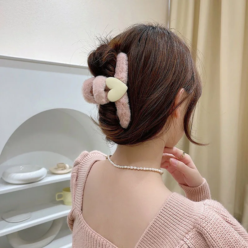 Love plush hair clip female large new fall and winter cute hairy shark clip back head hairpin grab clip female