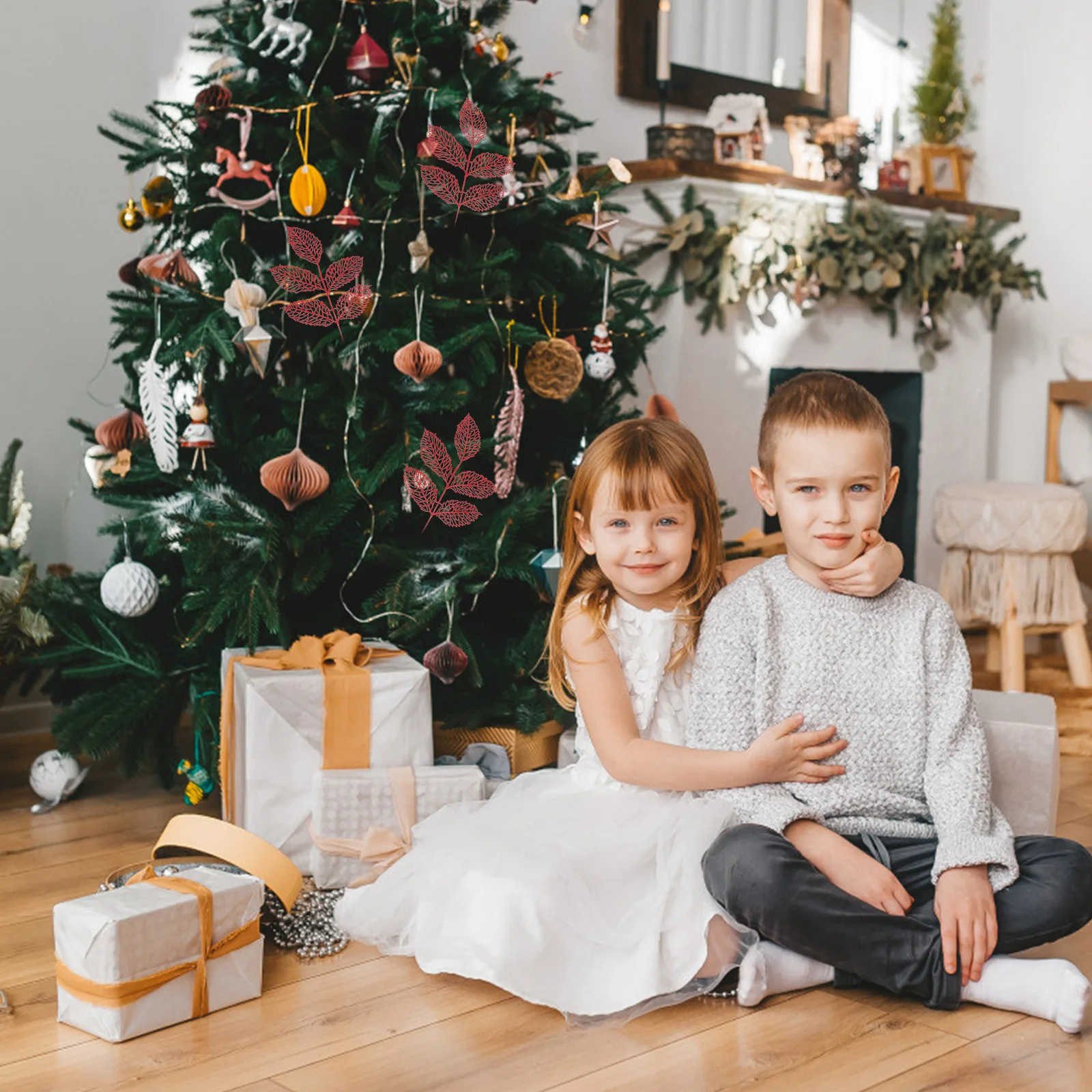 

10Pcs Artificial Christmas Simulation Leaves Shiny Decorative Xmas Wreath Adornment Party Supplies Festive Tree Photo Props