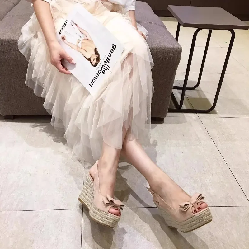 

Spring/Summer Versatile Fish Mouth Bow Suede High Heel Sandals Platform Platform Hemp Rope Woven Wedge Shoes for Women