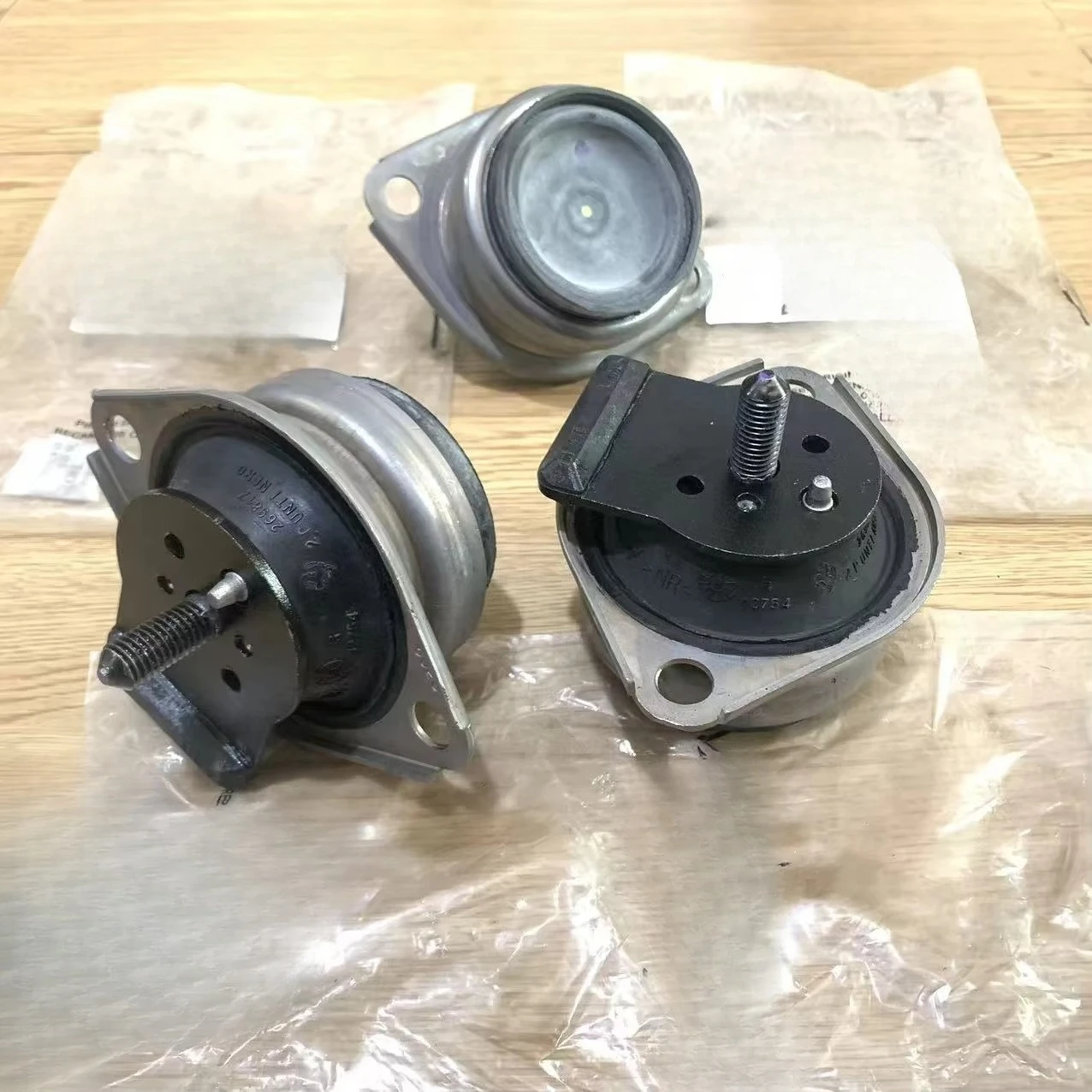OEM 226572 196865 High-quality Engine Bracket Pad, Gearbox Rubber Bracket, Hydraulic Shock Absorber. Suitable For Maserati GT MC