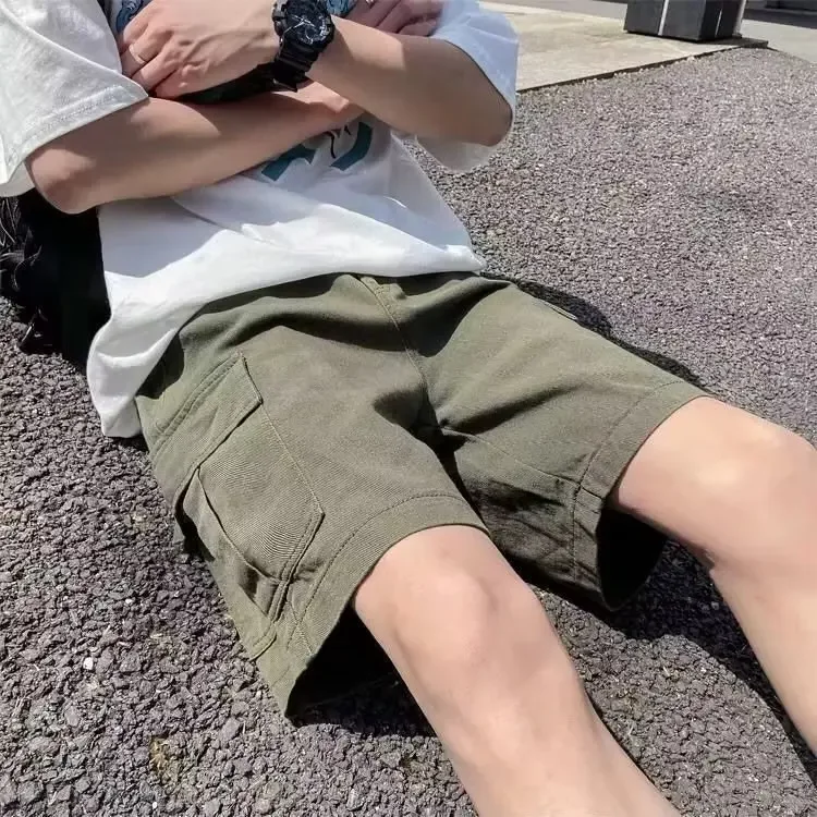 

Мужские летние новые спортивные шорты-карго, брюки длиной до колена, повседневные шорты, однотонные свободные карманы, сращенные лоскутные повседневные шорты на шнурке