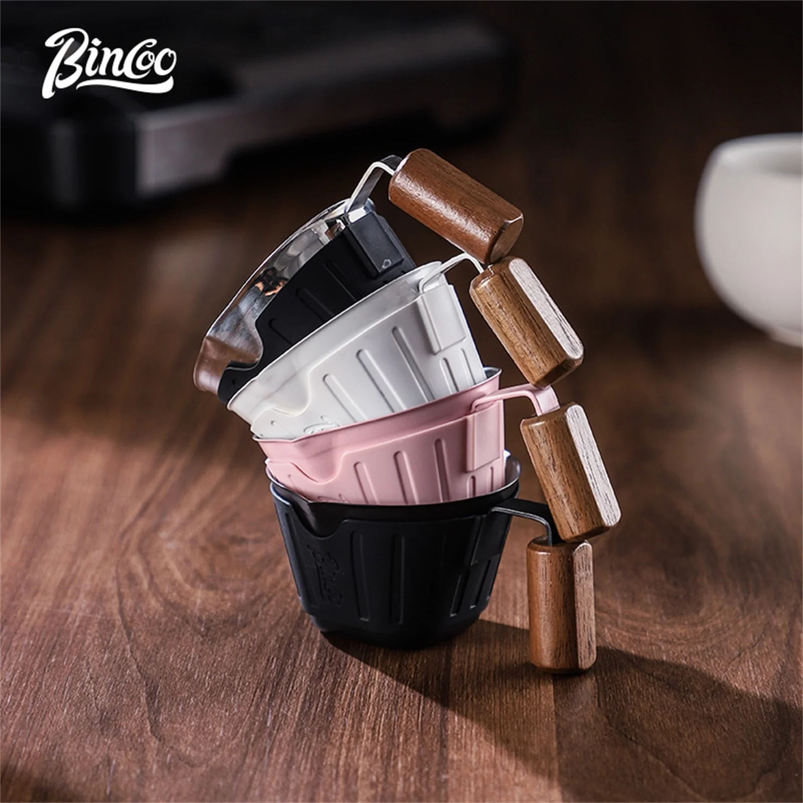 Bincoo プロフェッショナル エスプレッソ計量カップ、90ml デュアルスパウト、木製ハンドル、ml/oz スケール付き、バリスタレベルのコントロールを実現