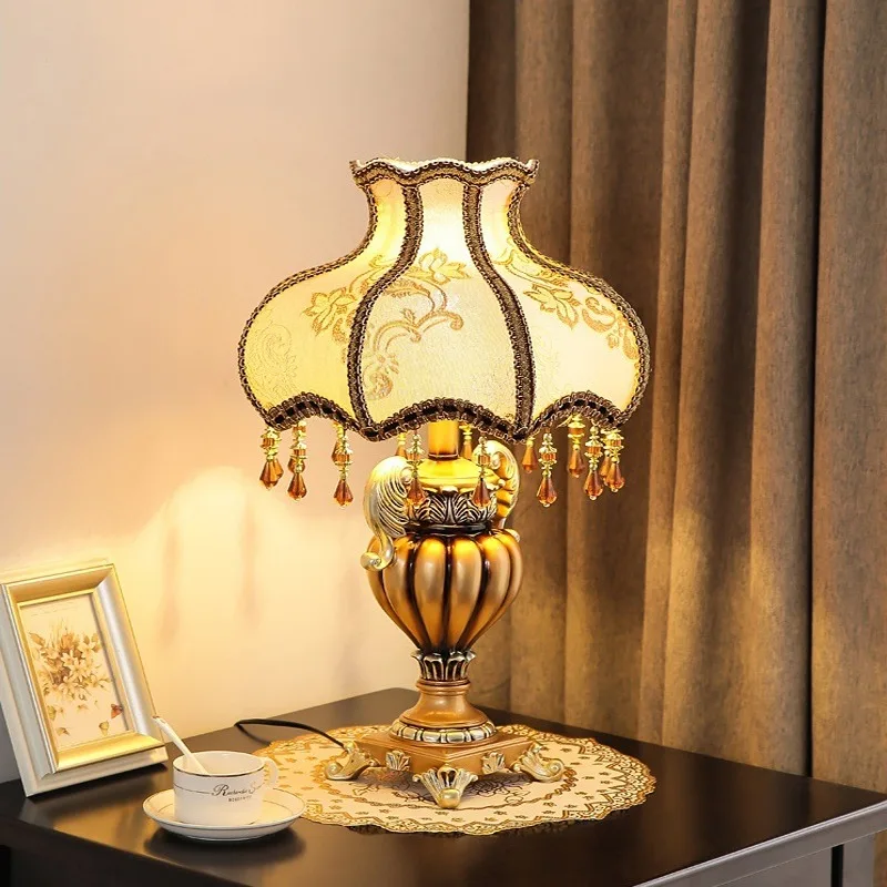 

Victorian style retro classical luxury romantic wedding table lamp living room bedroom bedside