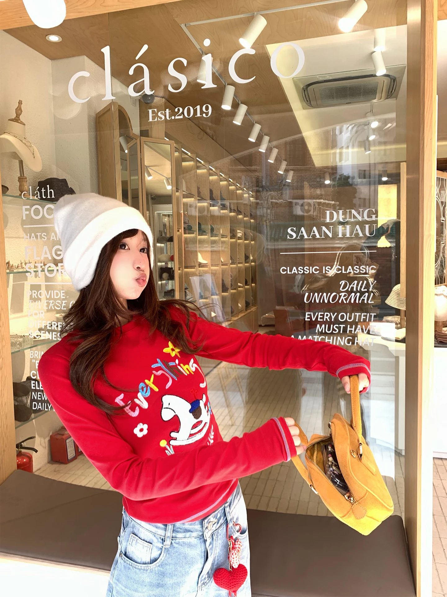 

Красная вышитая футболка с длинным рукавом для женщин, новогодняя, повседневная, приятная к телу, утягивающая, комфортная, с круглым вырезом