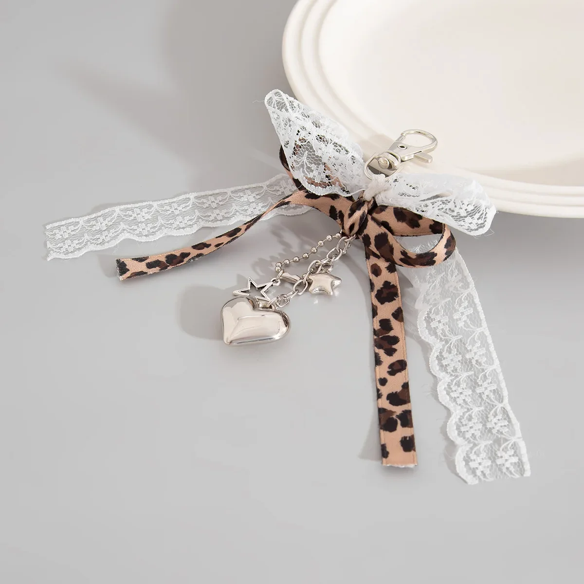 Goth Y2K Lace Bow Key Chain Heart Charm Pendant Kawaii Leopard Key Chain for Bag Accessory Women Trendy Tassel Chain Jewelry