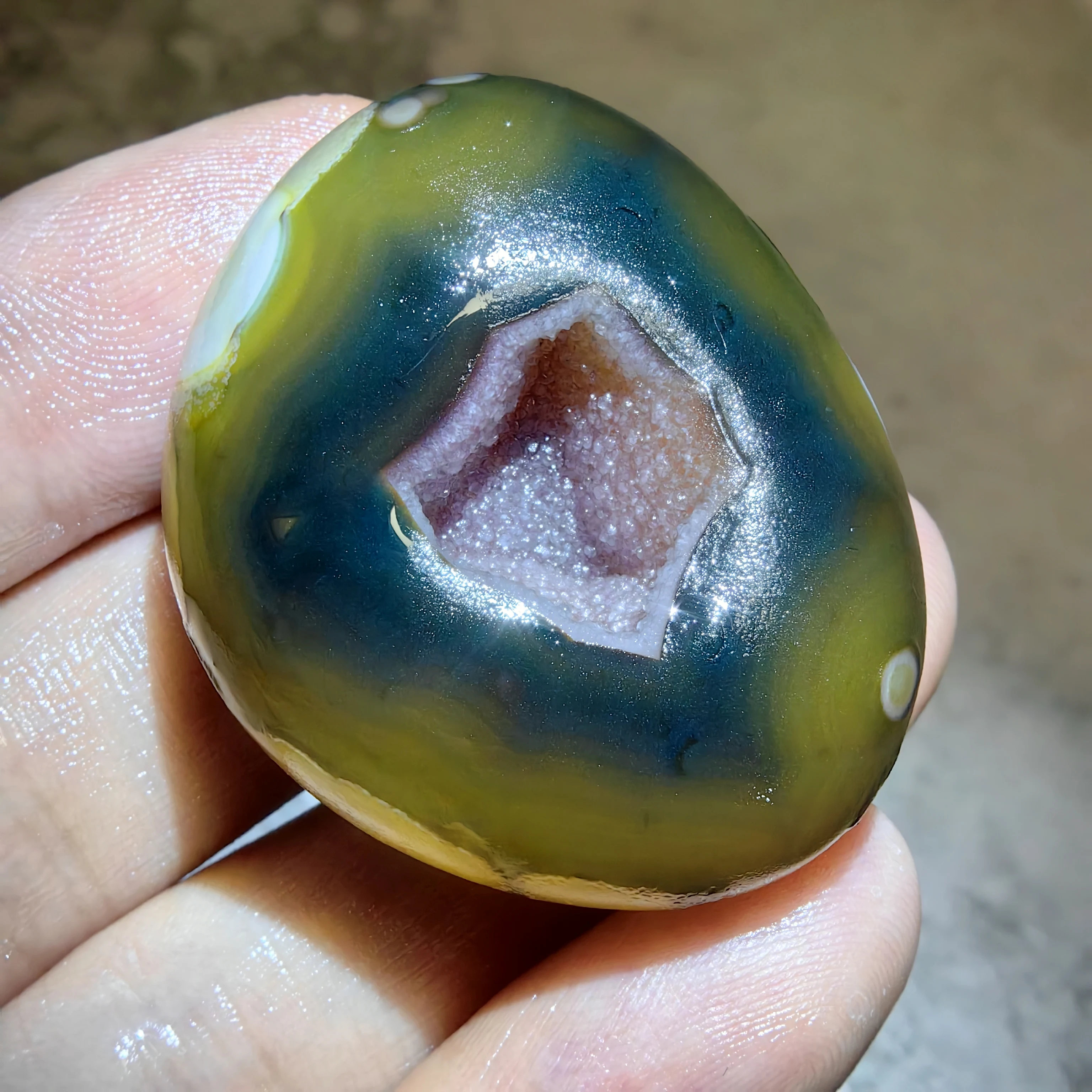 Natural Eye Pattern Agate Pebble, Layered Circular Gobi Eye Stone, Natural Mineral for Pendant Making or Desk Ornament
