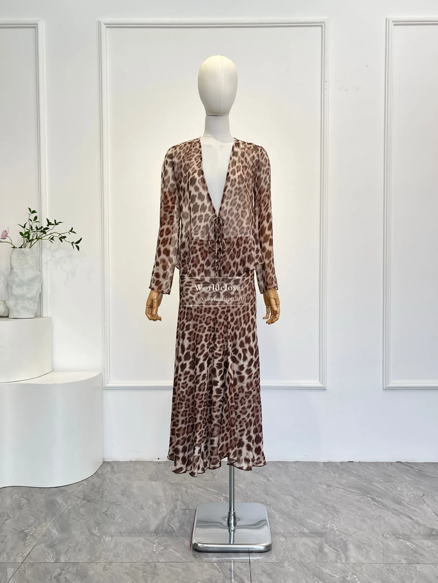 

2025 Brwon Leopard Print Long Sleeve Blouse Tops and Midi Skirt Set New Design