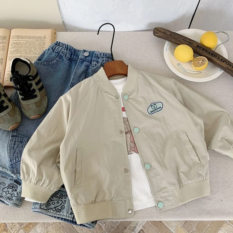 Abbigliamento per bambini Cappotto casual in tinta unita per bambini 2025 Primavera Nuova giacca stampata a maniche lunghe per ragazzi e ragazze alla moda