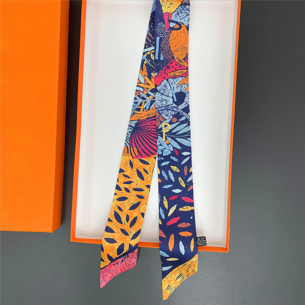 2024 Design Leaves Brand Silk Scarf Luxury Scarf Women Foulard Skinny Bag Scarves Neckerchief Fashion Hair Headband