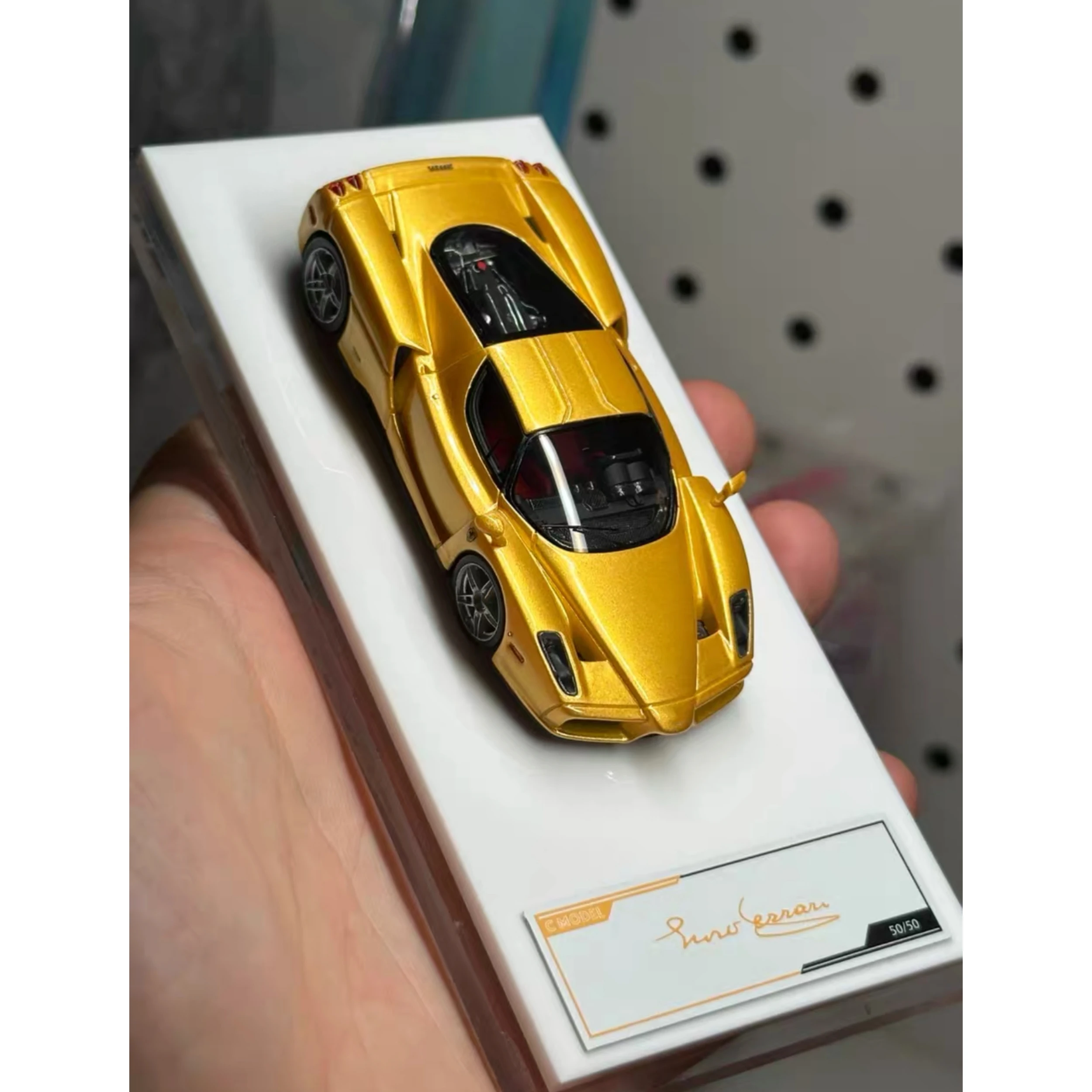 

DMH 1:64 ENZO Diecast Model Car Limited edition Collection