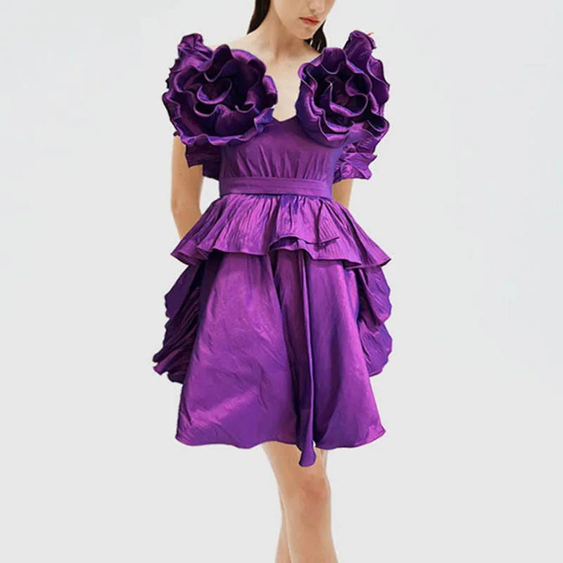 

European and American New High SenseVCollar Leaf Skirt 2025New Pleated Design Waist Slimming Dress Women