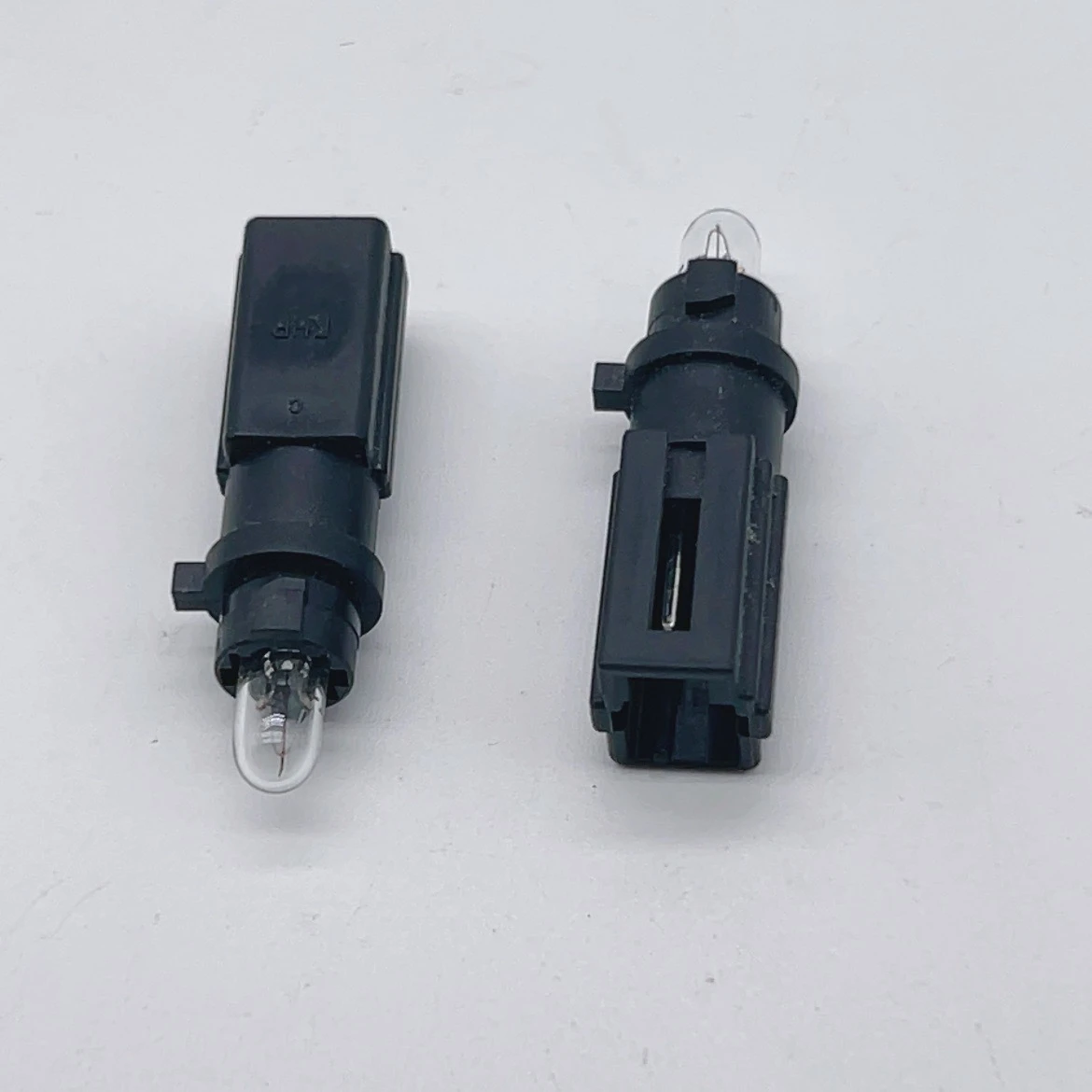 

1pcs For Nissan Teana X-Trail Murano Qashqai Toolbox Bulb Glove Box Light Socket