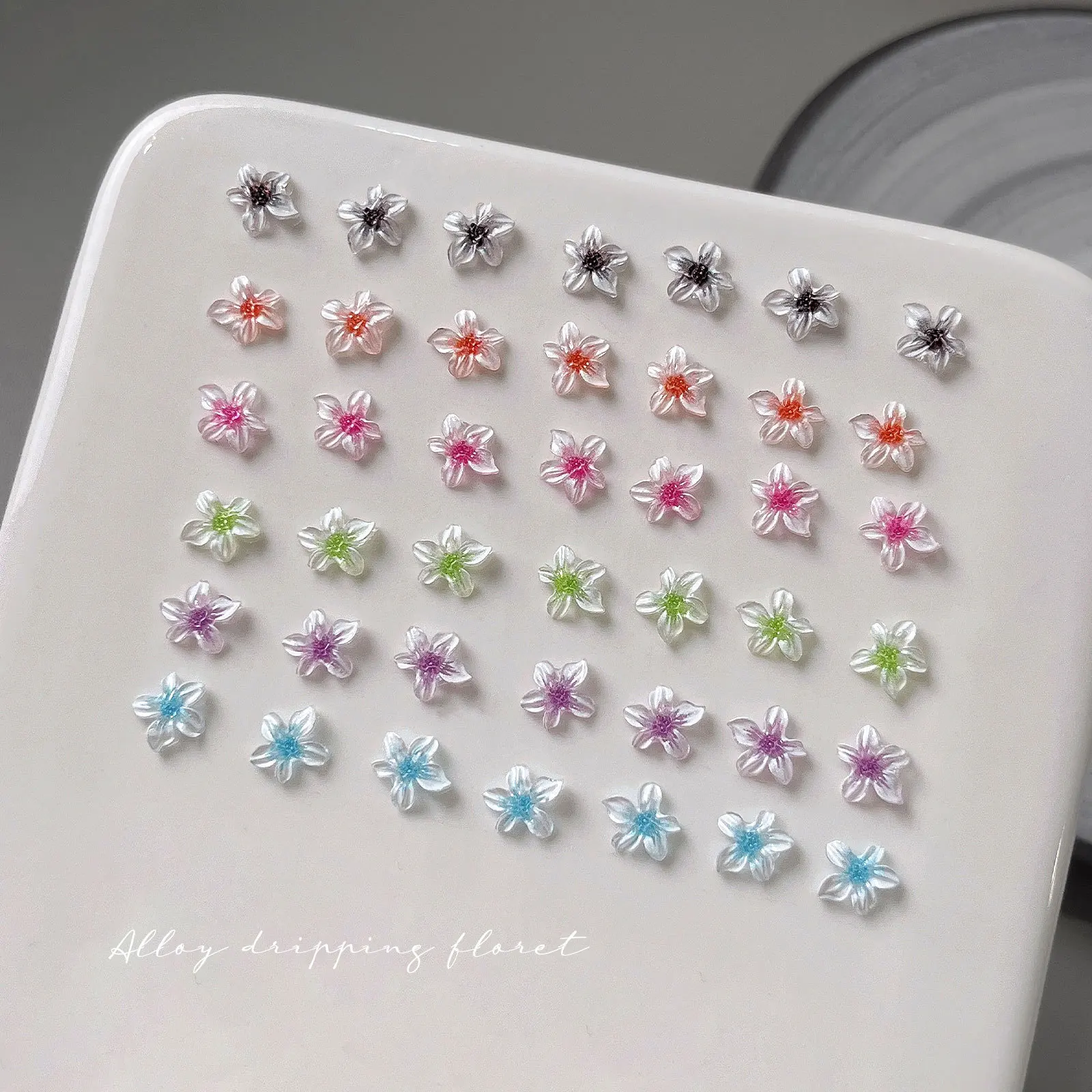 50 個の美しいグレージング 3D 春の五弁花ネイルアートチ - Nail Art Lotso のレビューと価格