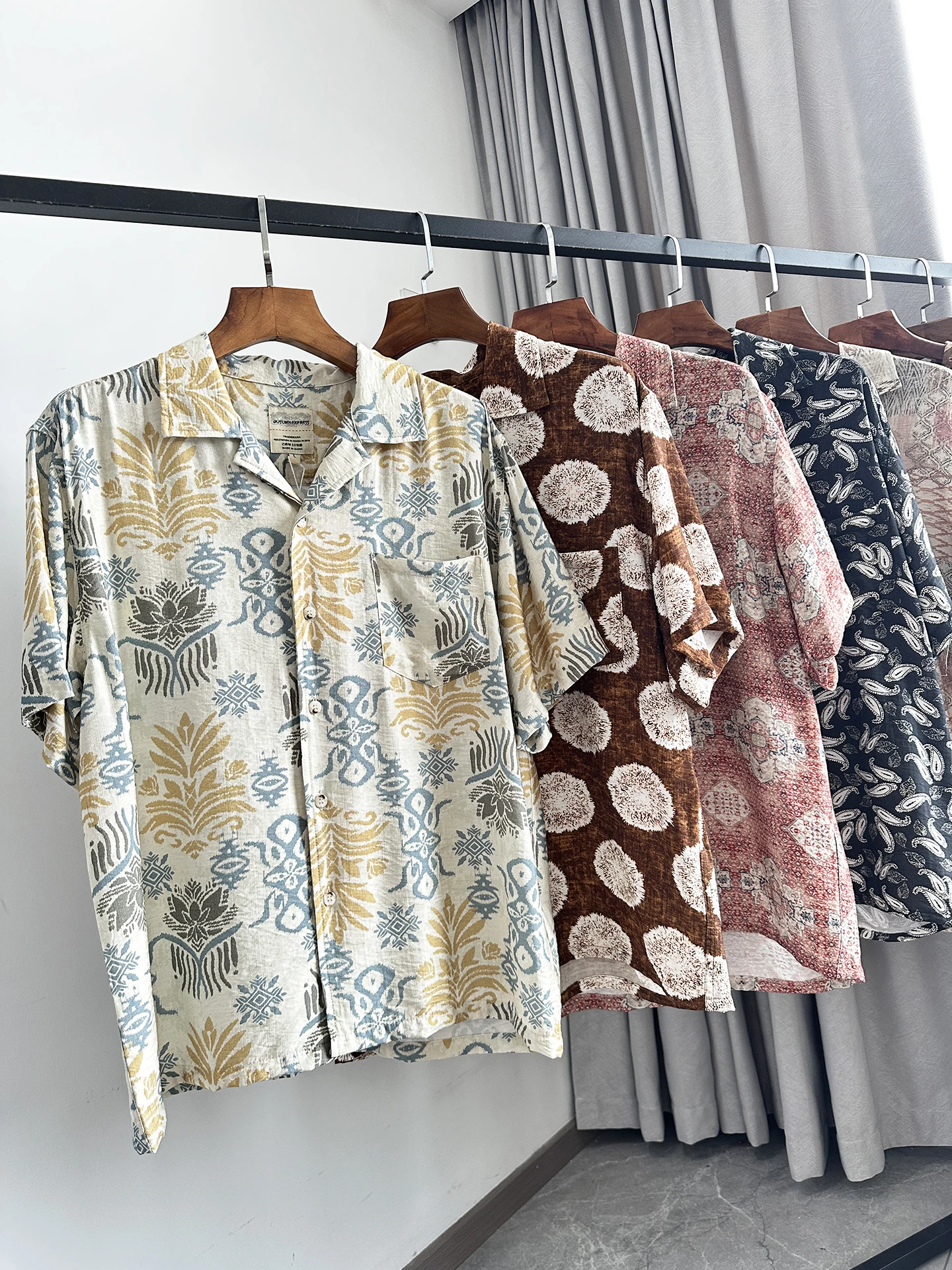 Hawaii Vacation Style Island Flavor Lightweight Cuban Collar Loose Silk Smooth Casual Shirt Men's Short Sleeve Top
