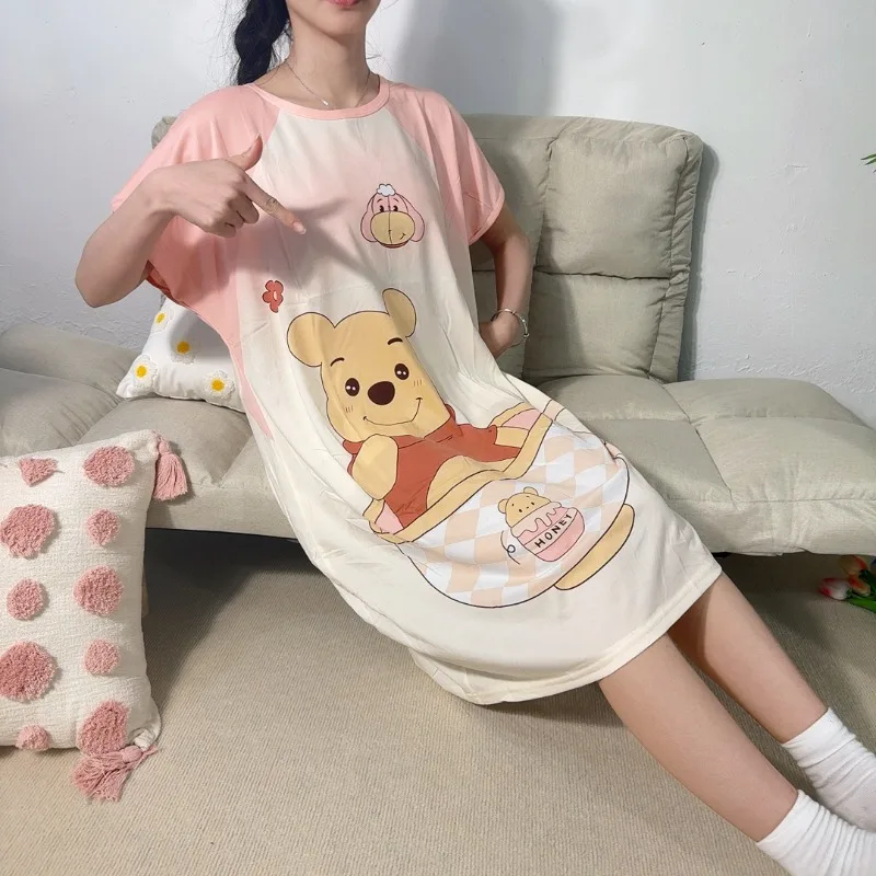 Romanzo estivo |   La nuova casa casual rosa di Winnie the Pooh può indossare una camicia da notte all'esterno, accompagna a dormire dolcemente