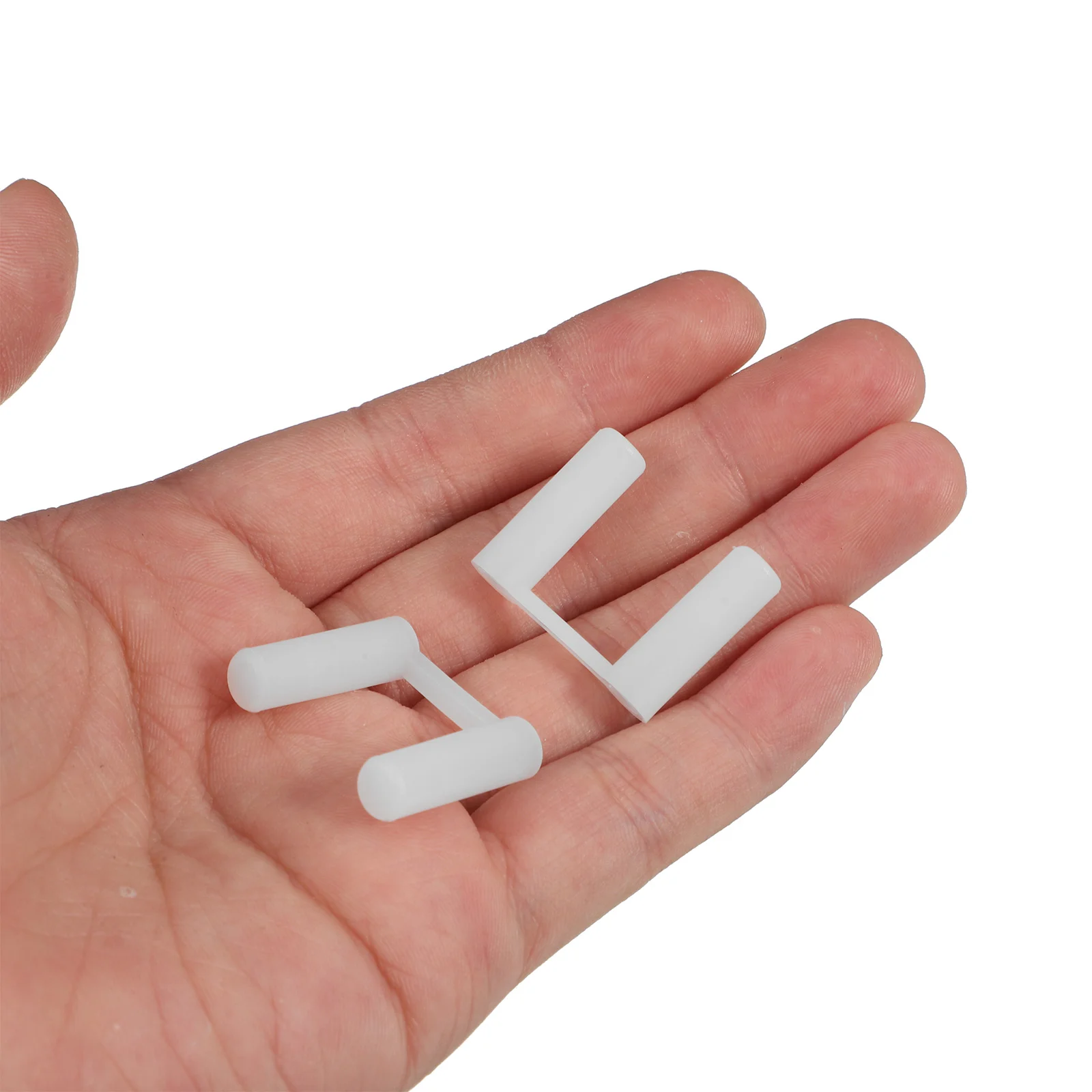 100 قطعة من أغطية المخرج المقاومة للأطفال، واقيات المكونات البلاستيكية البيضاء، أغطية أمان مقبس التدقيق للأطفال للمكتب المنزلي