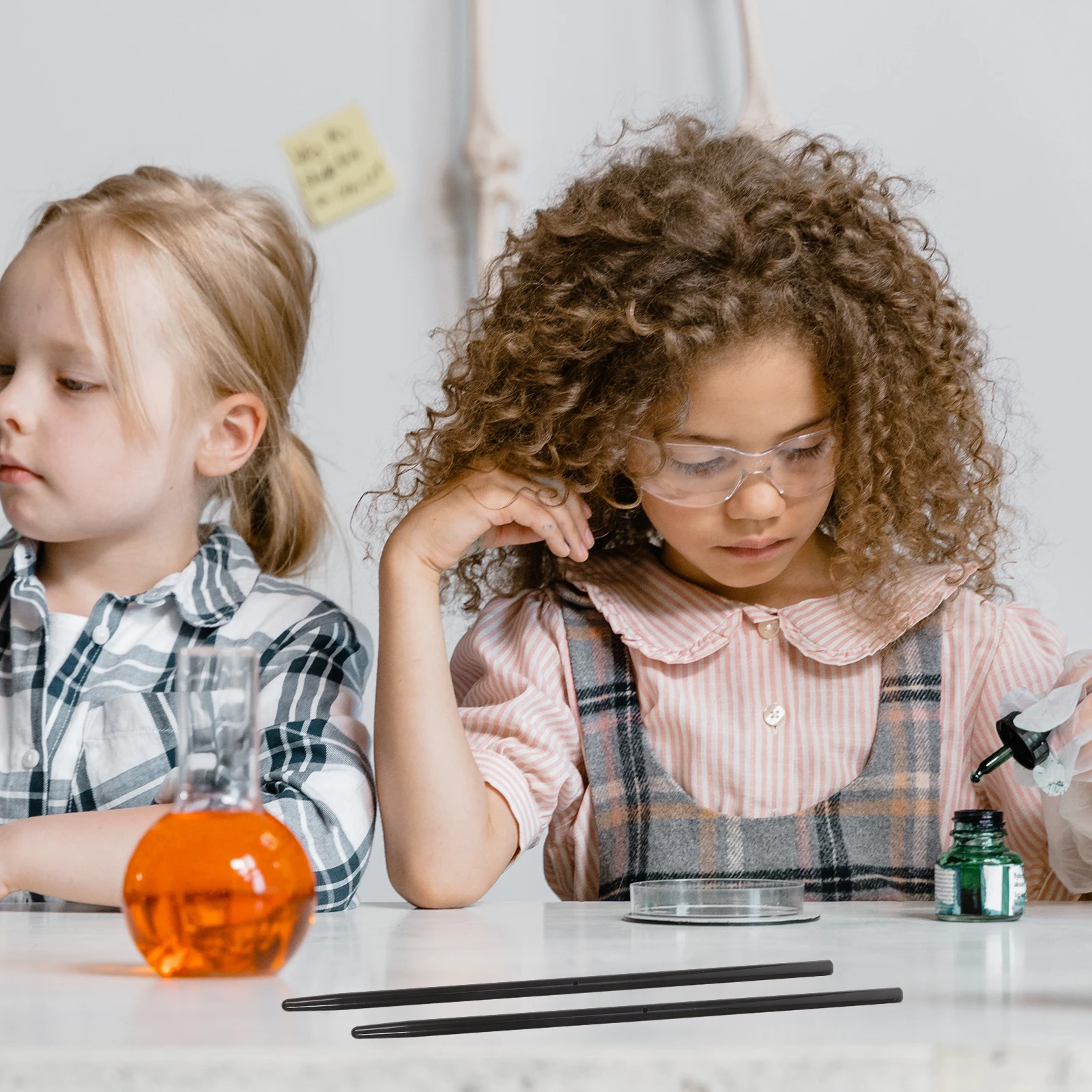 2 conjuntos de kit de haste de fricção para experimento eletrostático, 4 varas, 2 borrachas, cor aleatória, ferramenta de ciências para estudantes de física
