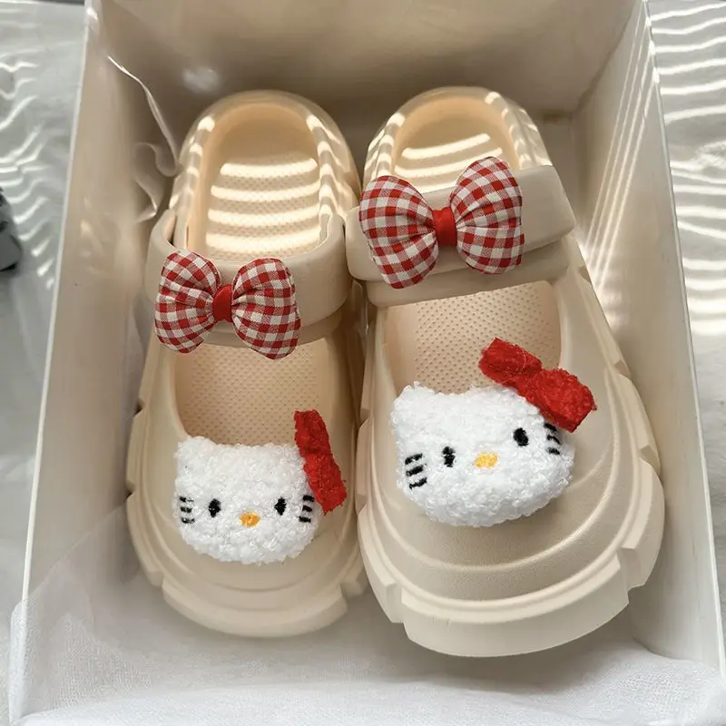 HelloKitty cartoon hole shoes, bow toe slippers, women's outdoor wear, summer thick soled anti slip beach shoes