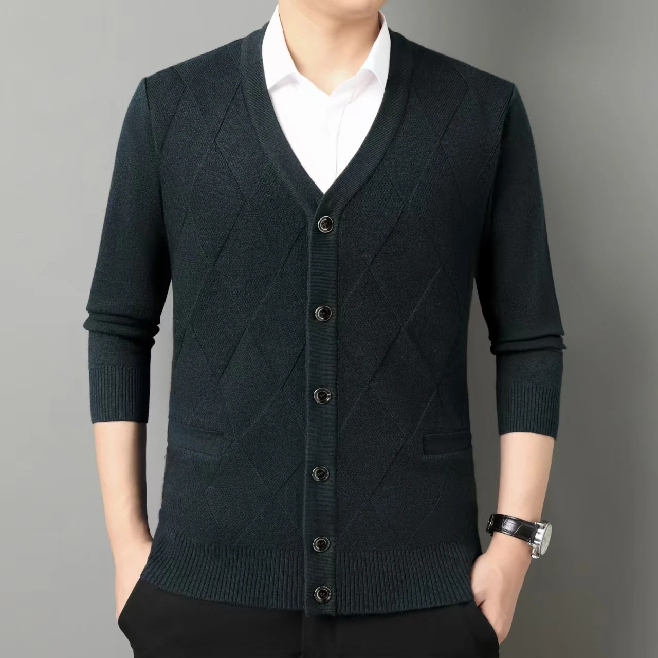 

Мужской вязаный кардиган с V-образным вырезом, ромбовидным узором, двойными карманами, повседневный, модный, из полиэфирного волокна, с длинными рукавами, теплая одежда
