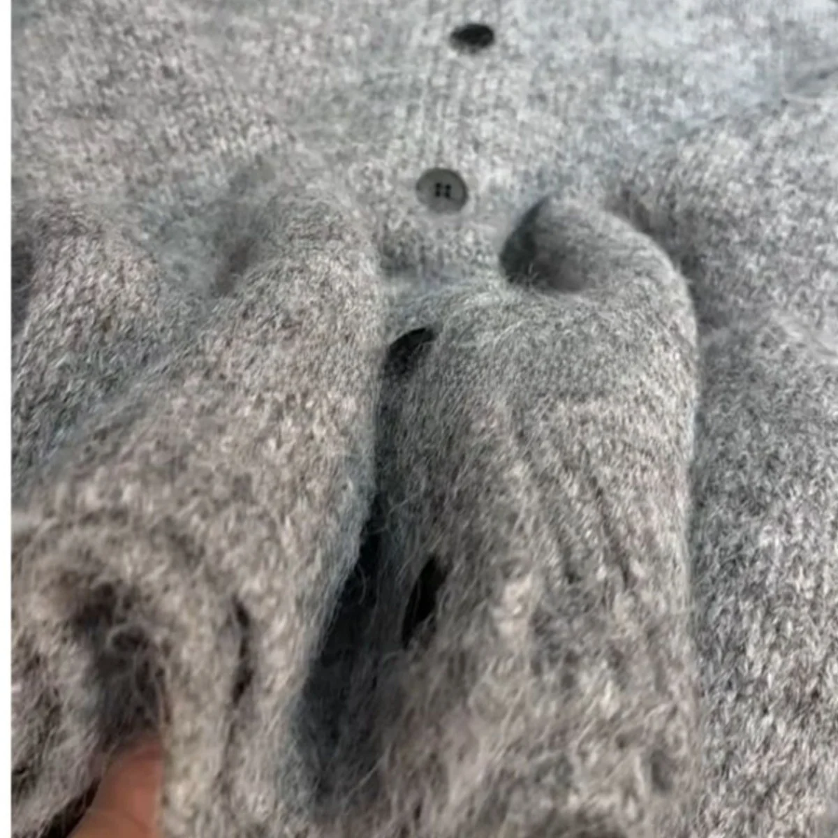 Elegancka, prosta i modna damska dzianina na jesień, luźna, długa bluzka z jednym guzikiem i kołnierzykiem typu flip, styl koreański.