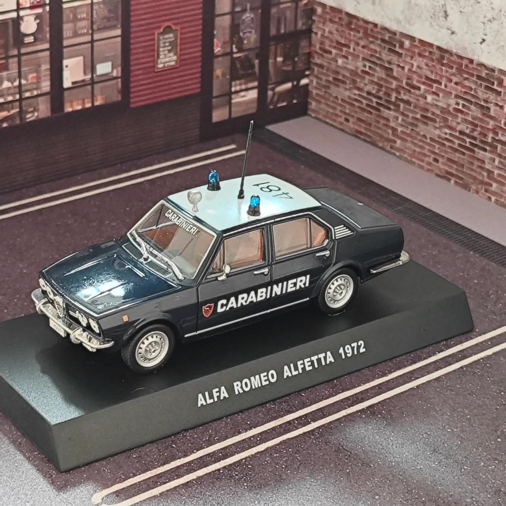 

Классический седан Alfa в масштабе 1:43, модель автомобиля из сплава 1972, статическая металлическая коллекционная игрушка