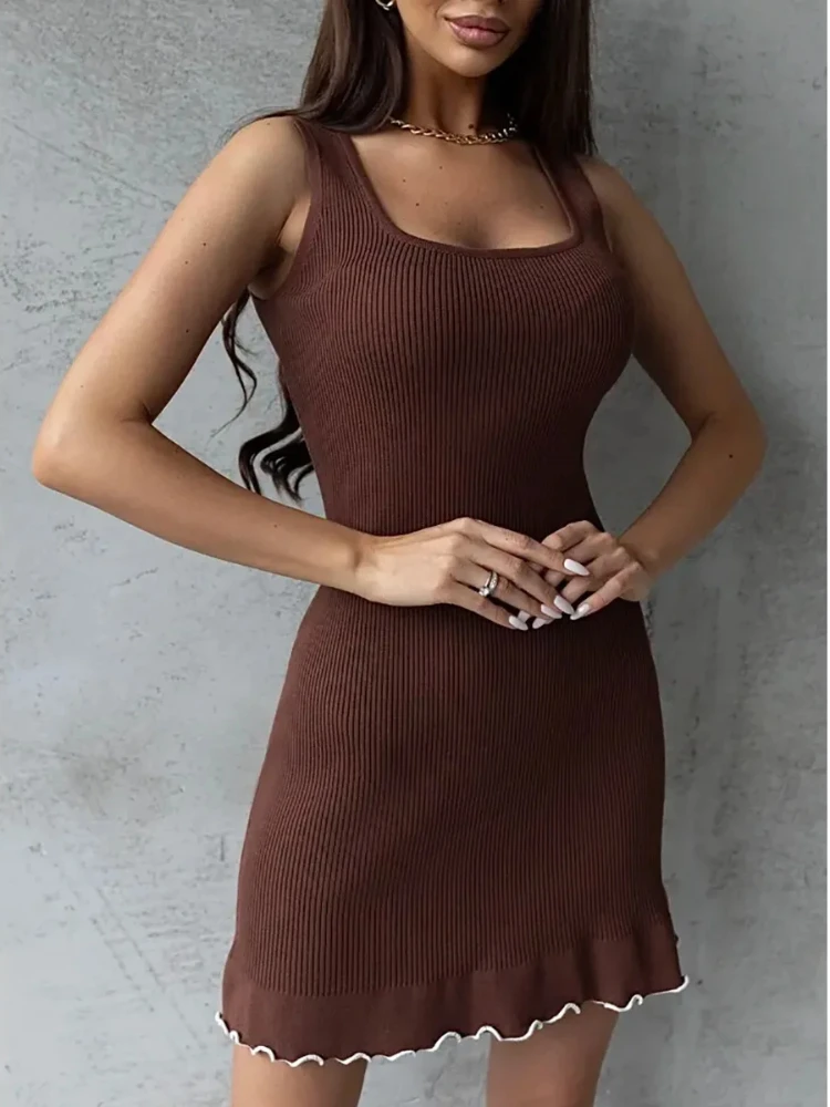 เดรสสั้นแขนกุดสไตล์เซ็กซี่ลำลองยุค 90 สำหรับผู้หญิง ดีไซน์หรูหราทันสมัย ผ้าถัก คอเหลี่ยม แต่งระบาย ทรงเข้ารูป กระโปรงทรงสอบ