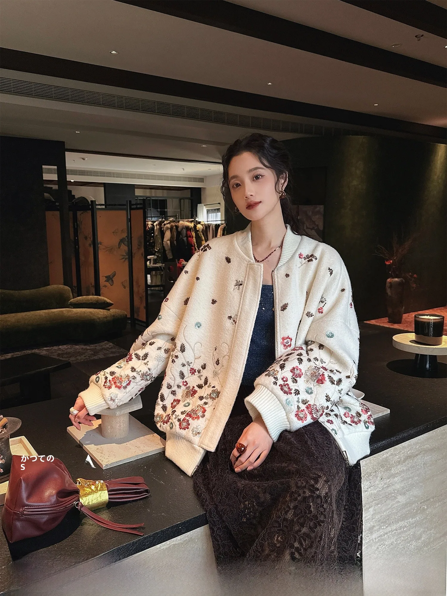 

Новая китайская вышитая шерстяная хлопковая бейсбольная куртка Sanji Bla Flower для женщин, зимняя модная верхняя одежда