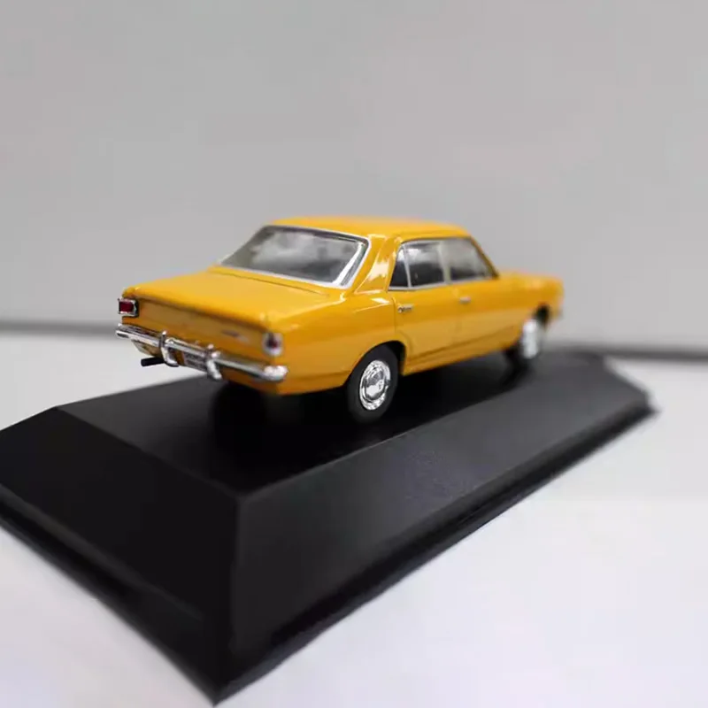 Diecast 1:43 Scale Opala 2500 60s Model Alloy Car Finished Product Simulation Series Toy Automobile Souvenirs Collection Gift