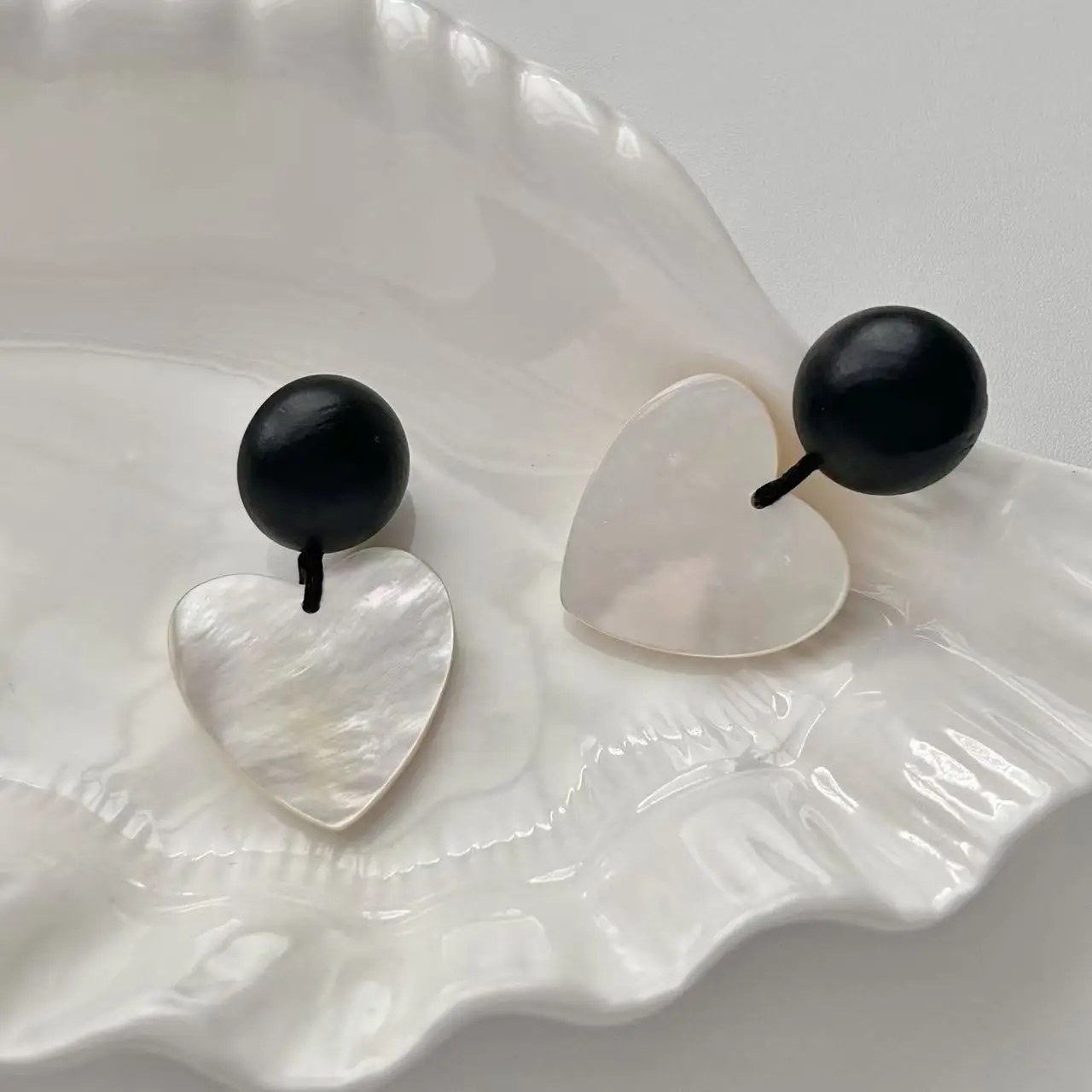 Korean niche design sense black wood beads white fritillary love earrings high sense vacation temperament retro earrings wholesa
