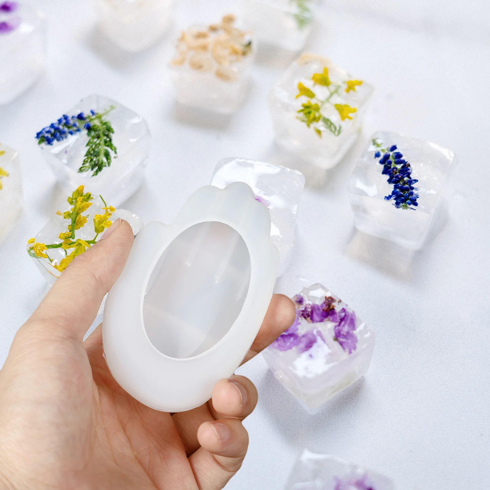 

1Pcs Waterdrop Crystal Silicone Soap Drain Box Soap Storage Case for Bathroom Kitchen Long-Lasting Durable Holder