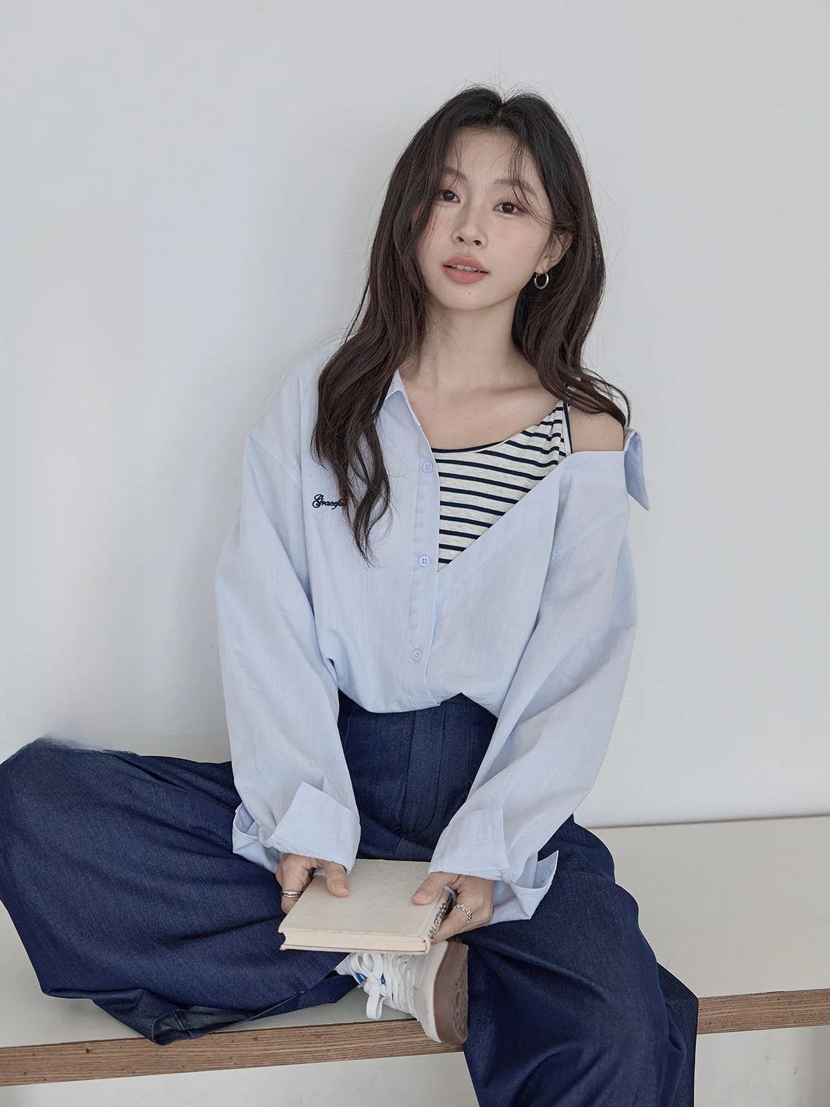 

Blue Patchwork oulder Bared Long Sve irt Women's Casual Loose Fit Fake Two-Piece Design Winter New Sle HUIXI
