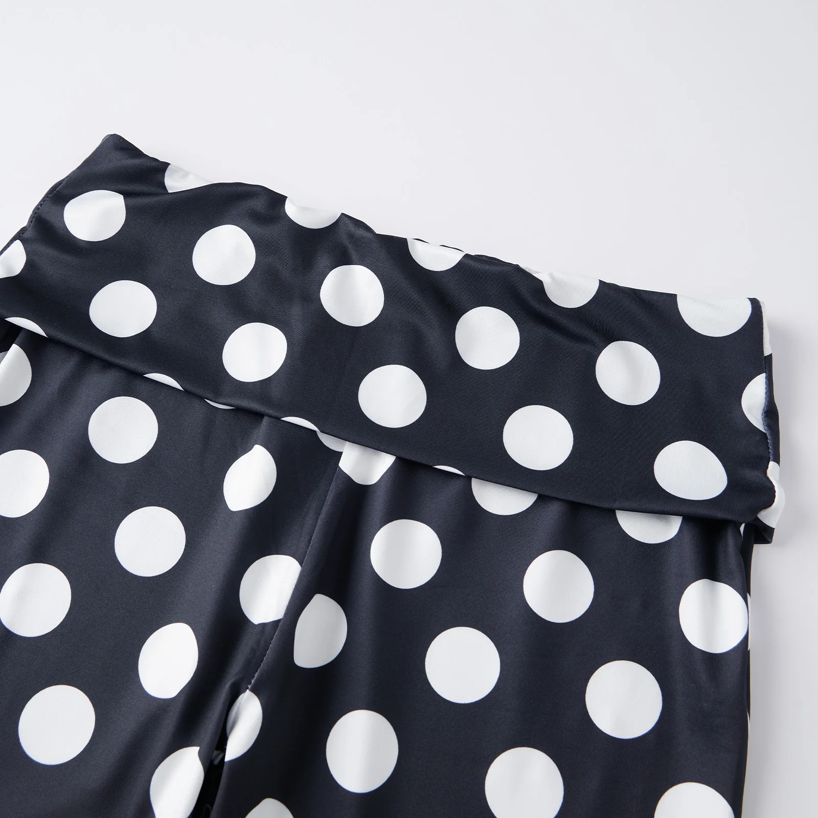 

Женские укороченные леггинсы с низкой посадкой и принтом в горошек для повседневной носки и работы