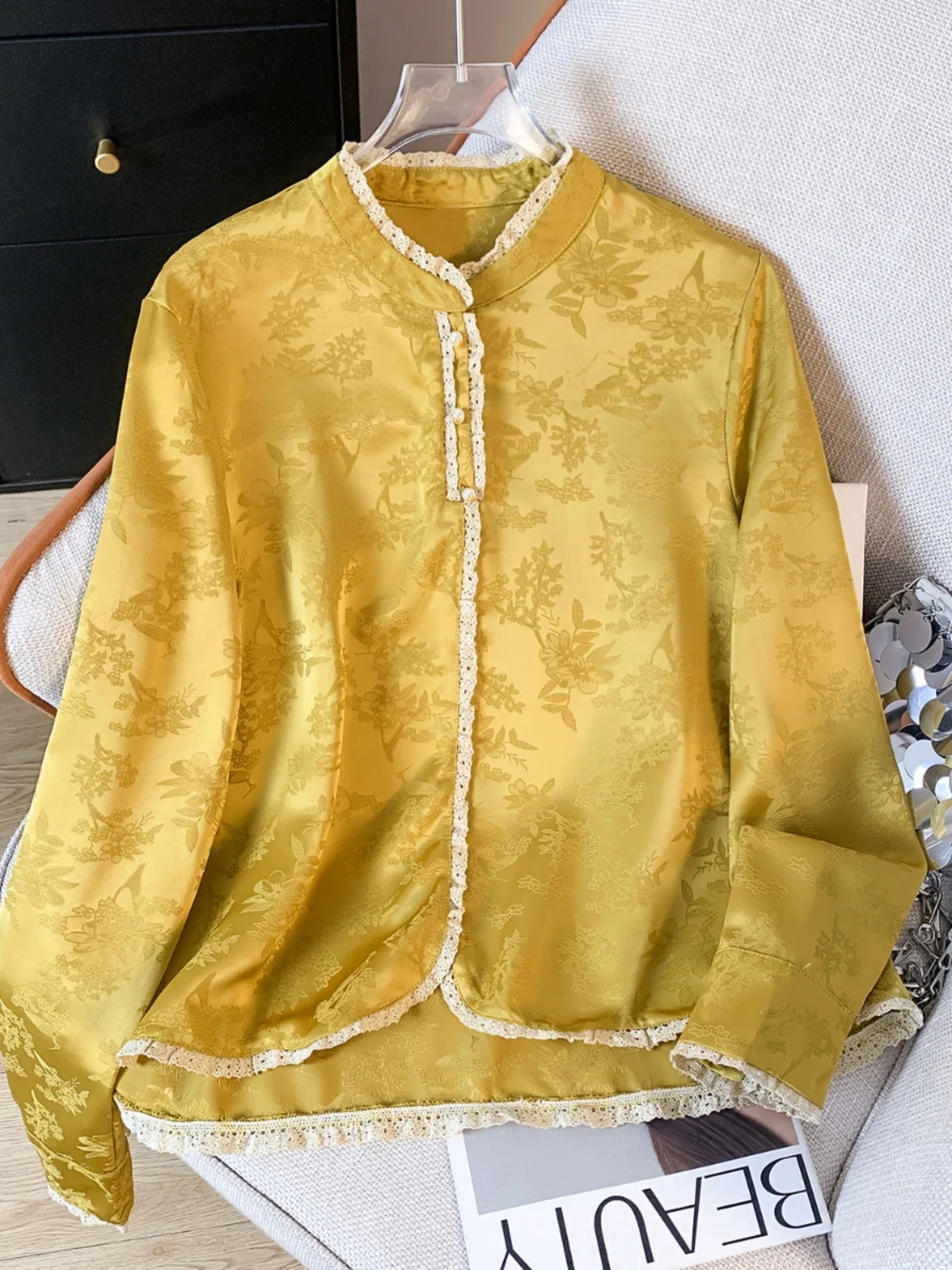 

Новый китайский атласный женский костюм irt Jaet с вышивкой, весна 2024, дизайн Sense, кружевная отделка, костюм Тан, топ