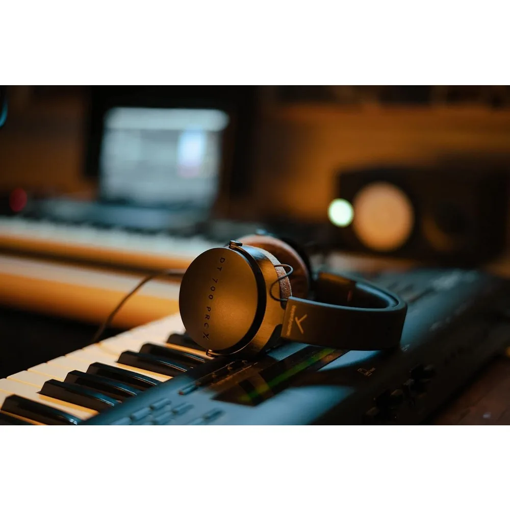 Thumbnail 3 - #29 Latest Studio Headphones Offers